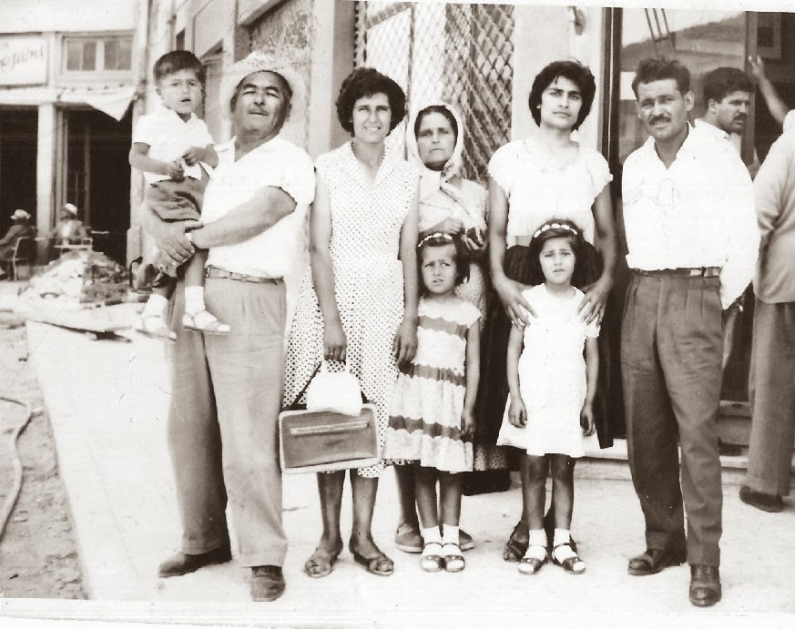 Dona Stavroula e filhos
